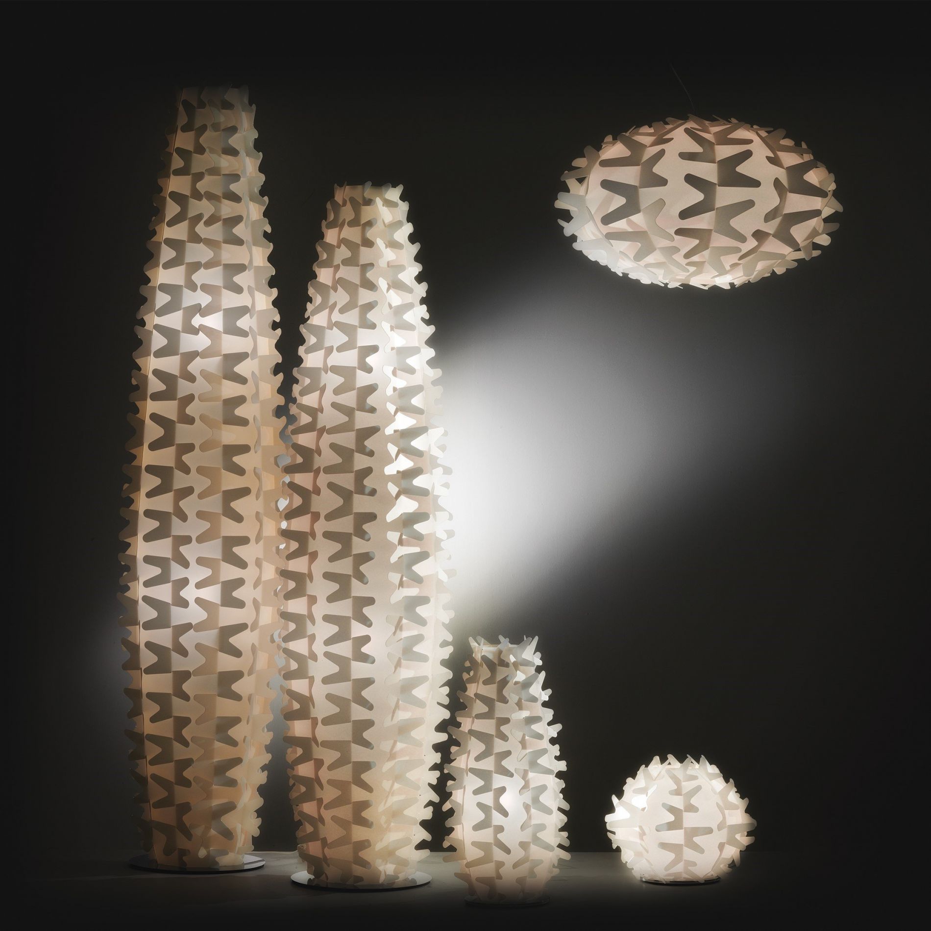 Lampe design SLAMP gamme CACTUS taille M en PVC blanc - Keria et Laurie  Lumière