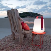 Lampe baladeuse extérieur LED BOLLEKE en polypropylène blanc anse rouge -  Keria et Laurie Lumière