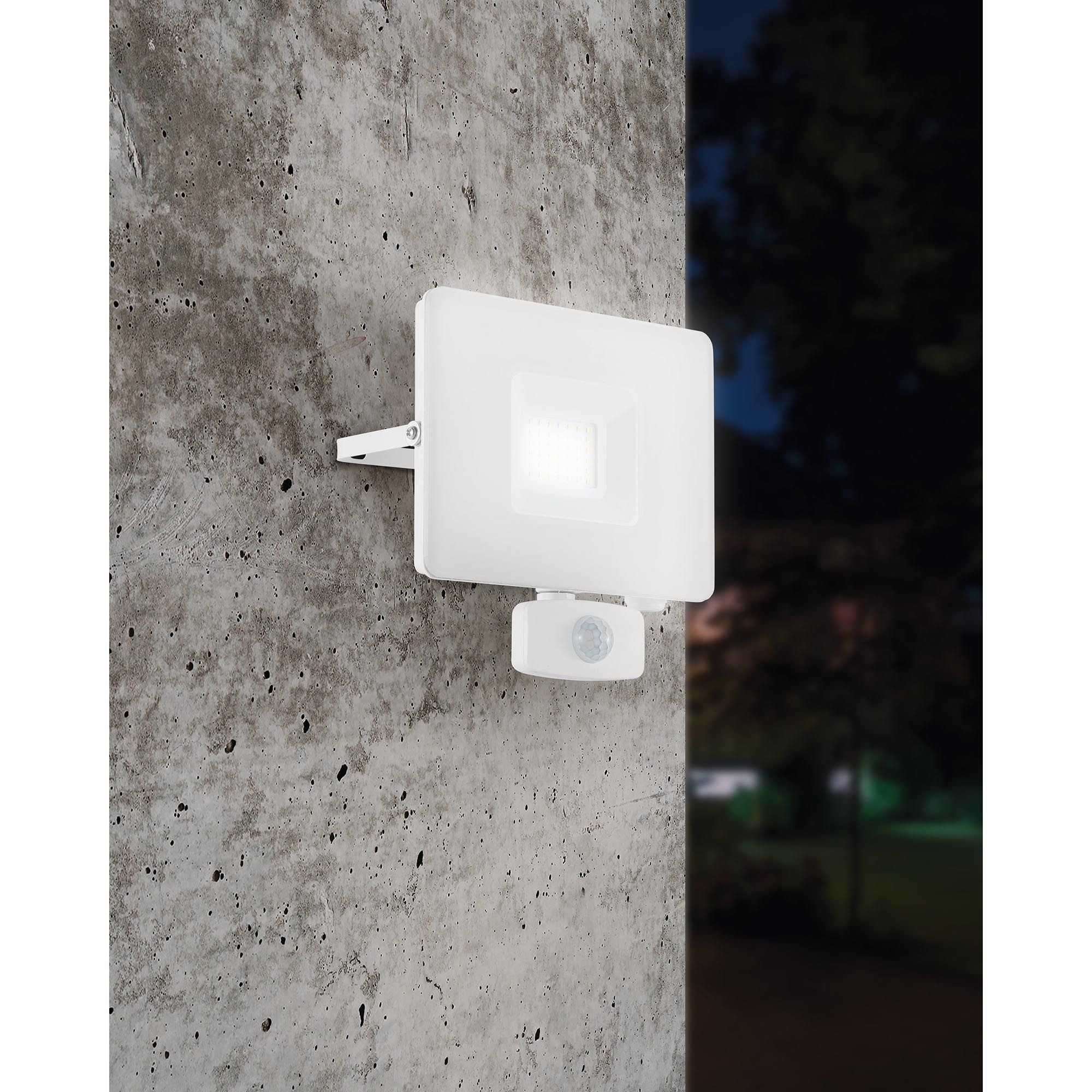 Suspension extérieure aluminium blanc FAEDO 3 LED INT 1X31W